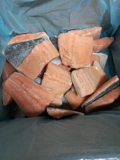 SALMONE FIORI C/PEL.150/200 gr.C.