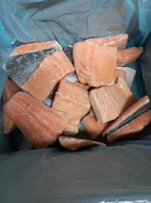 SALMONE FIORI C/PEL.150/200 gr.C.